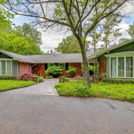 Spacious Rochester Home With Heated Pool And Hot Tub!